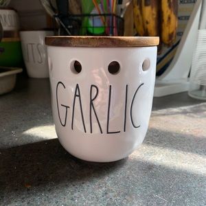 Rae Dunn Garlic